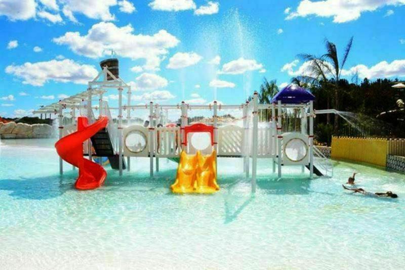 カルダス・ノバスLacqua Di Roma Com Piscina De Ondas Juniorアパートメント エクステリア 写真